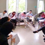 کارگاه آموزشی خودشناسی و شخصیتشناسی بر اساس نظریه تلههای زندگی جفری یانگ، 12 و 13 اردیبهشت ماه 1398 شرکتکنندگان در کارگاه آموزشی خودشناسی و شخصیتشناسی بر اساس نظریه تلههای زندگی جفری یانگ در حال انجام تست طرحوارهها